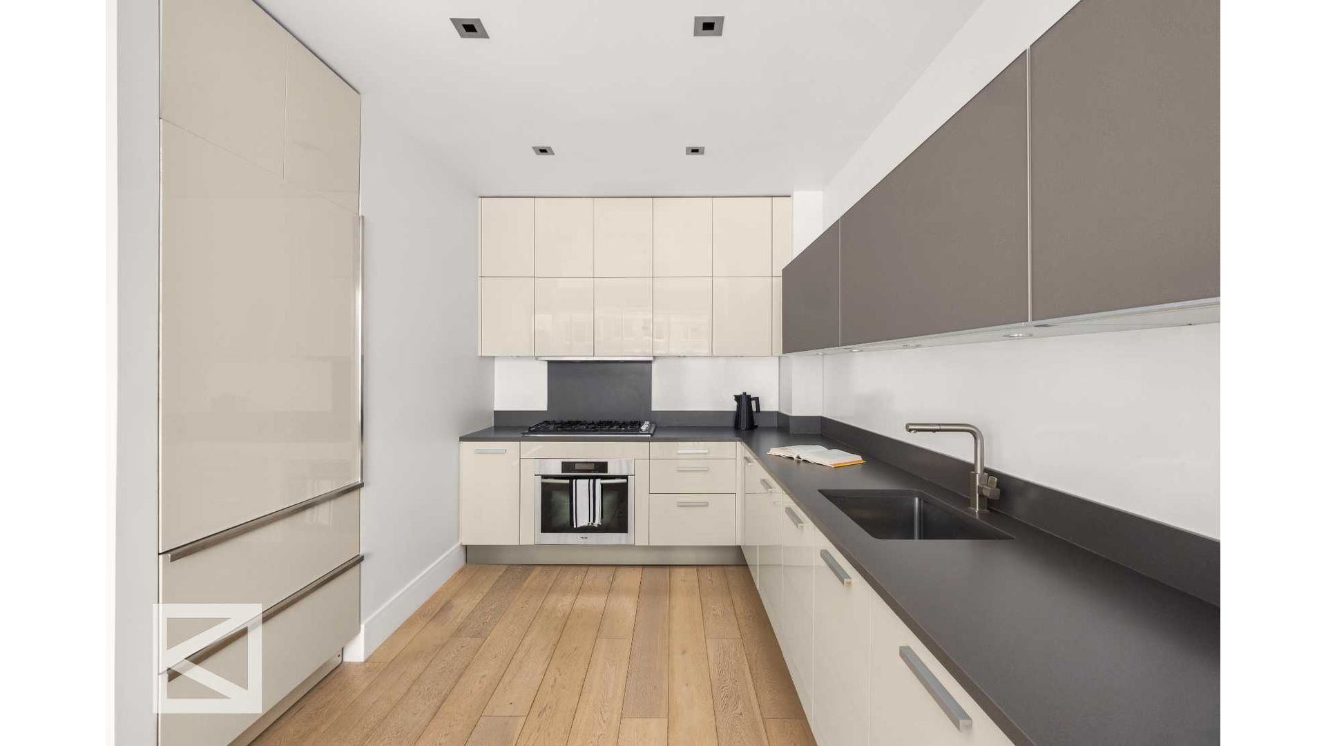 #9 photo, 519 W 23RD Street, मैनहटन Chelsea , NY 10011