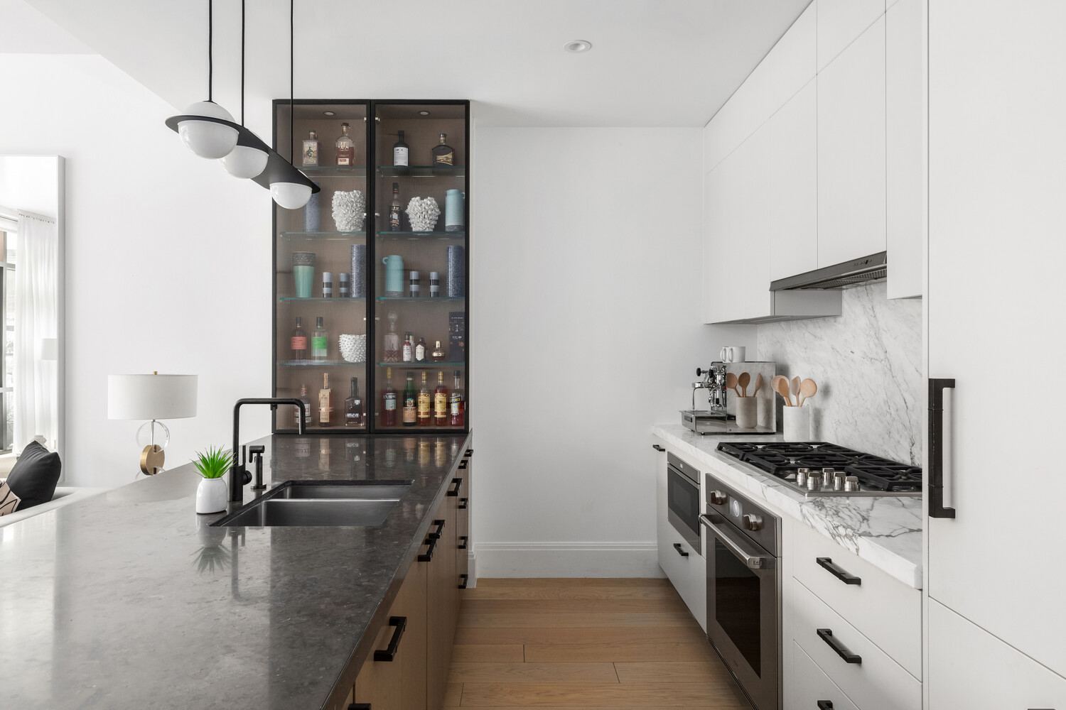 #11 photo, 438 E 12TH Street, मैनहटन East Village , NY 10009