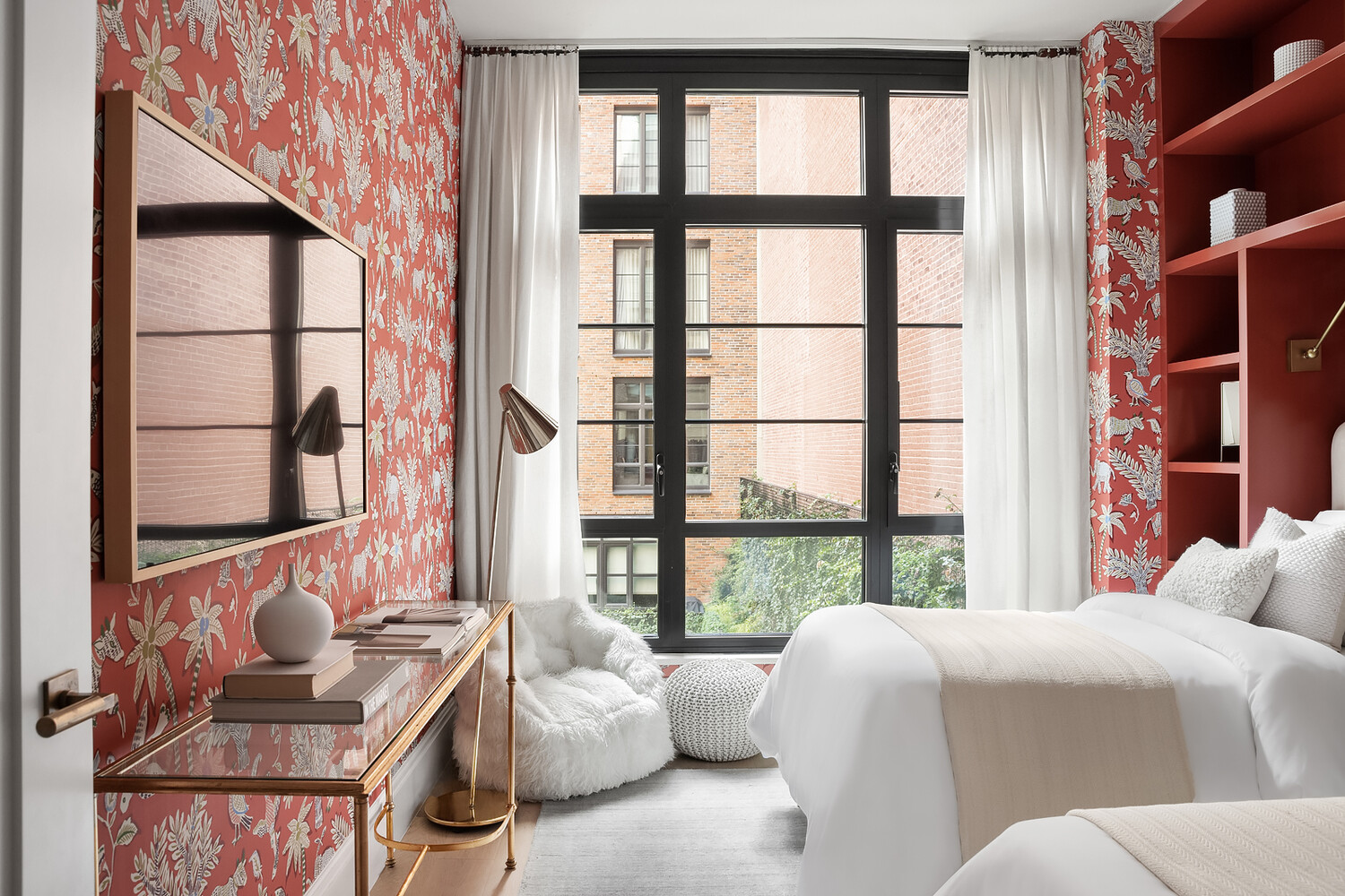 #19 photo, 438 E 12TH Street, मैनहटन East Village , NY 10009