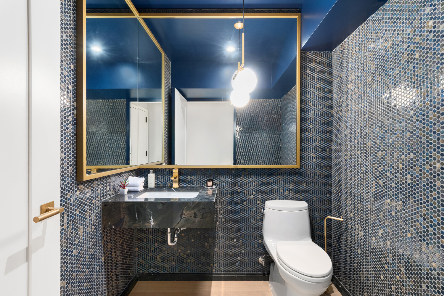 #20 photo, 438 E 12TH Street, मैनहटन East Village , NY 10009