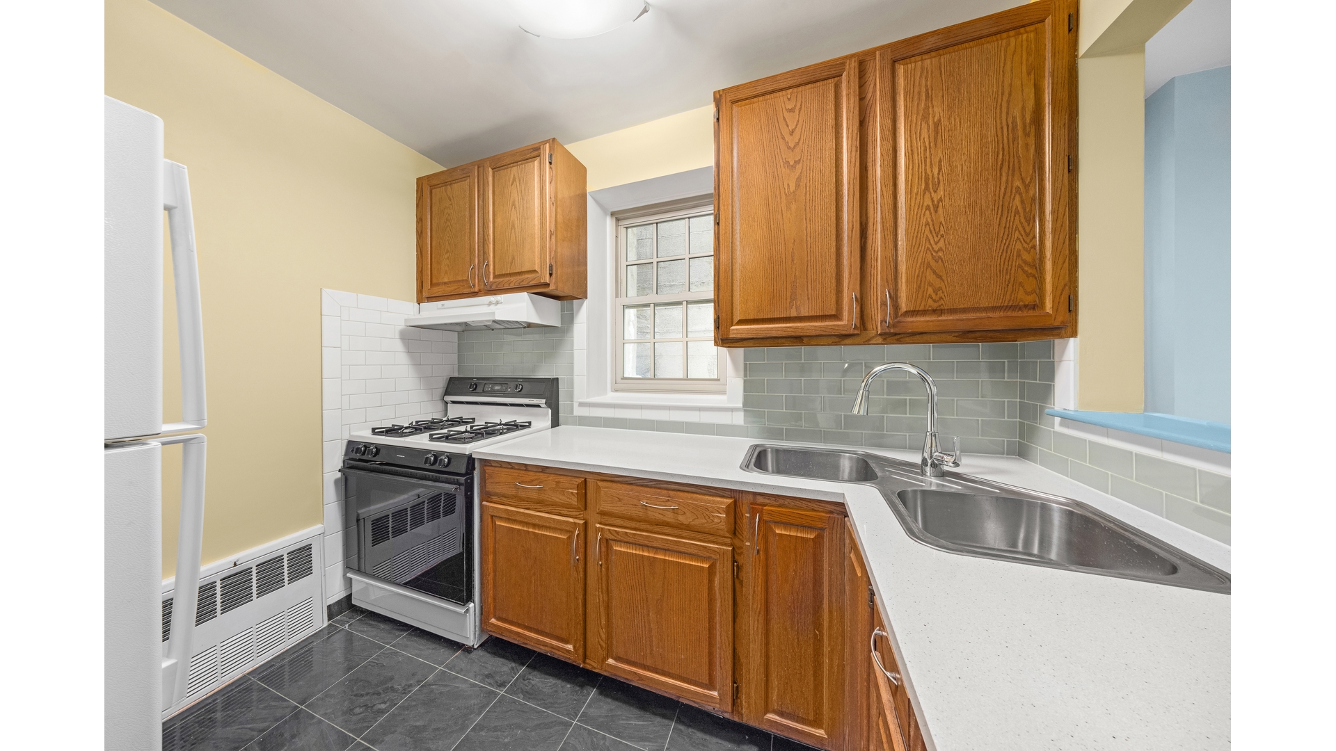 #11 photo, 325 W 43RD Street, ম্যানহাটন Hell's Kitchen , NY 10036