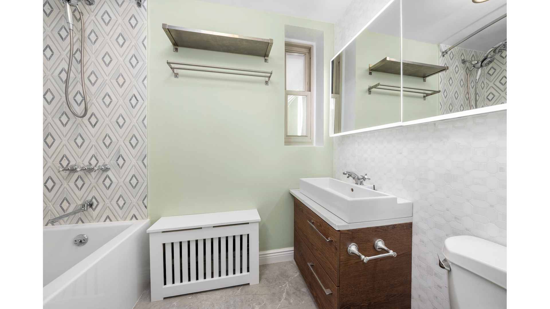 #18 photo, 325 W 43RD Street, ম্যানহাটন Hell's Kitchen , NY 10036