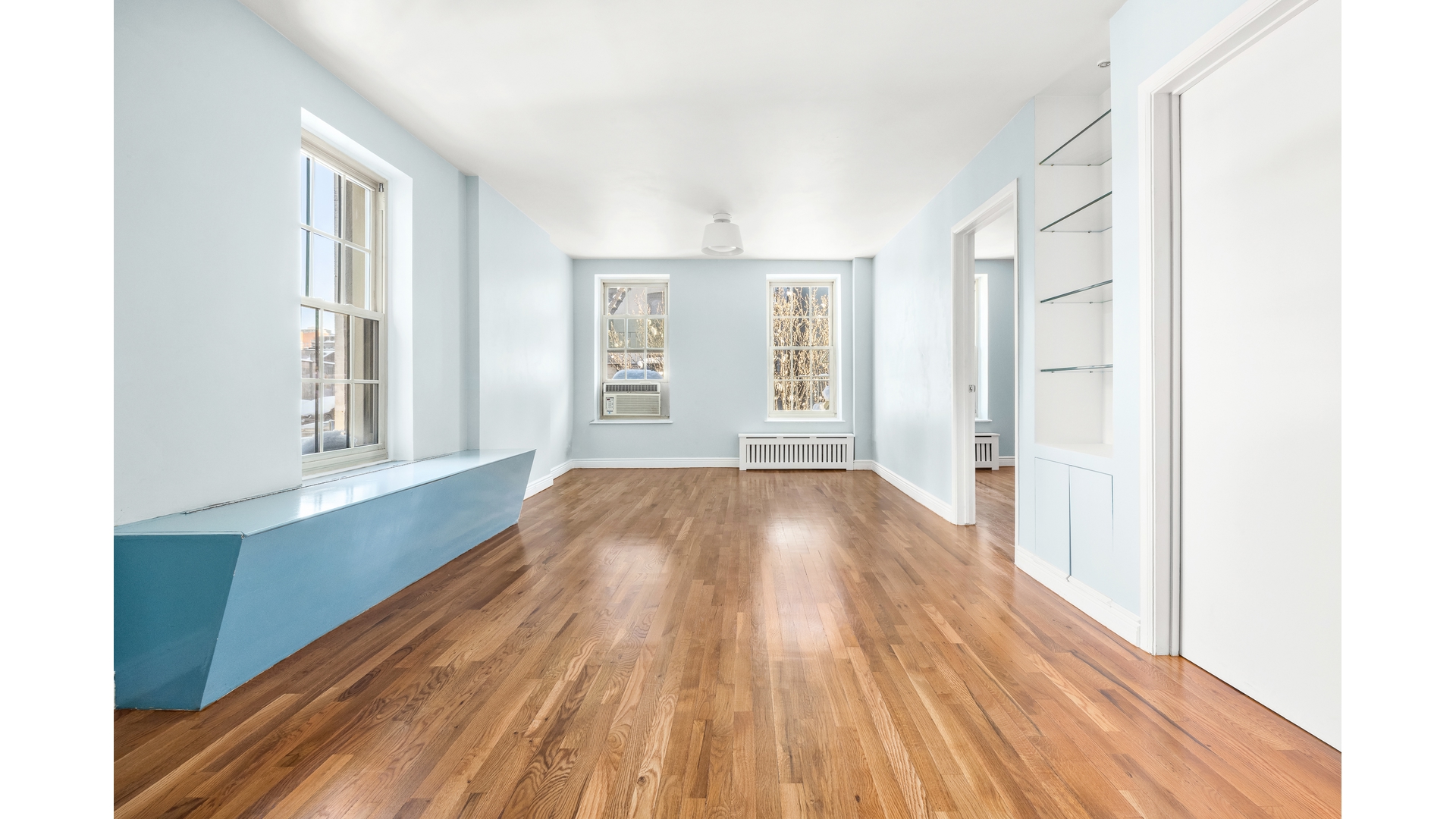 #4 photo, 325 W 43RD Street, ম্যানহাটন Hell's Kitchen , NY 10036