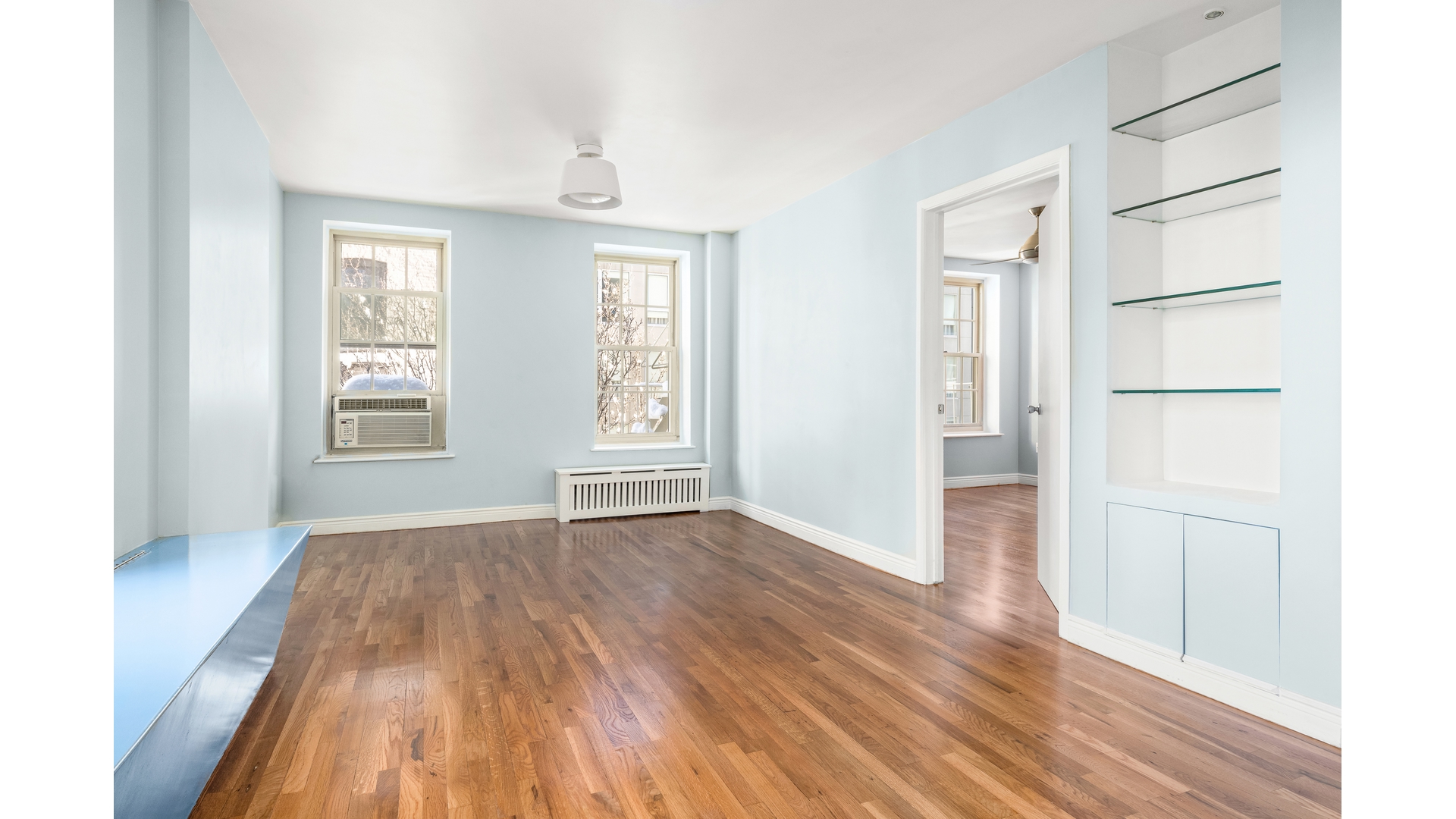 #8 photo, 325 W 43RD Street, ম্যানহাটন Hell's Kitchen , NY 10036