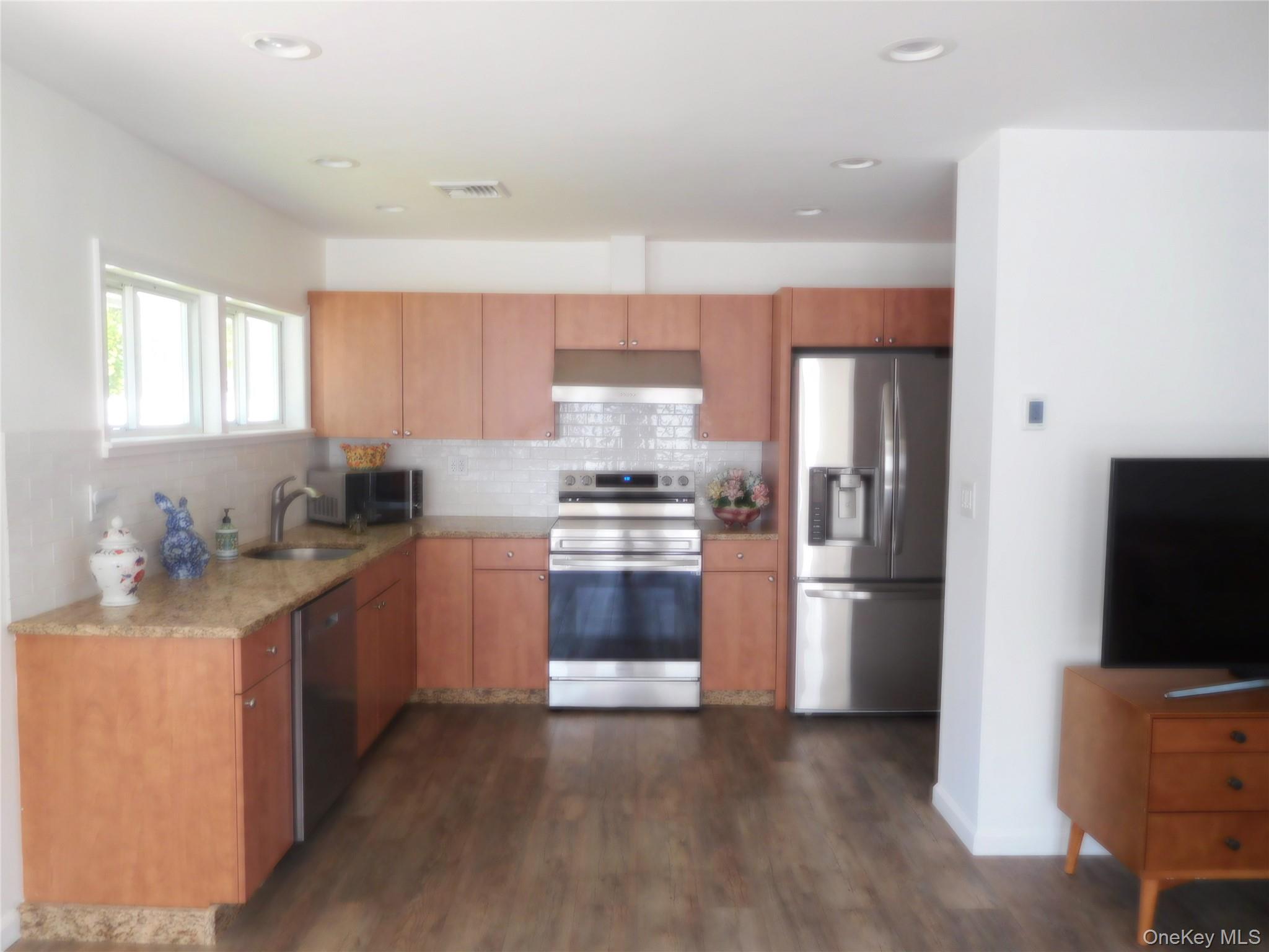 #3 photo, 9 Adams Street, East Rockaway , NY 11518