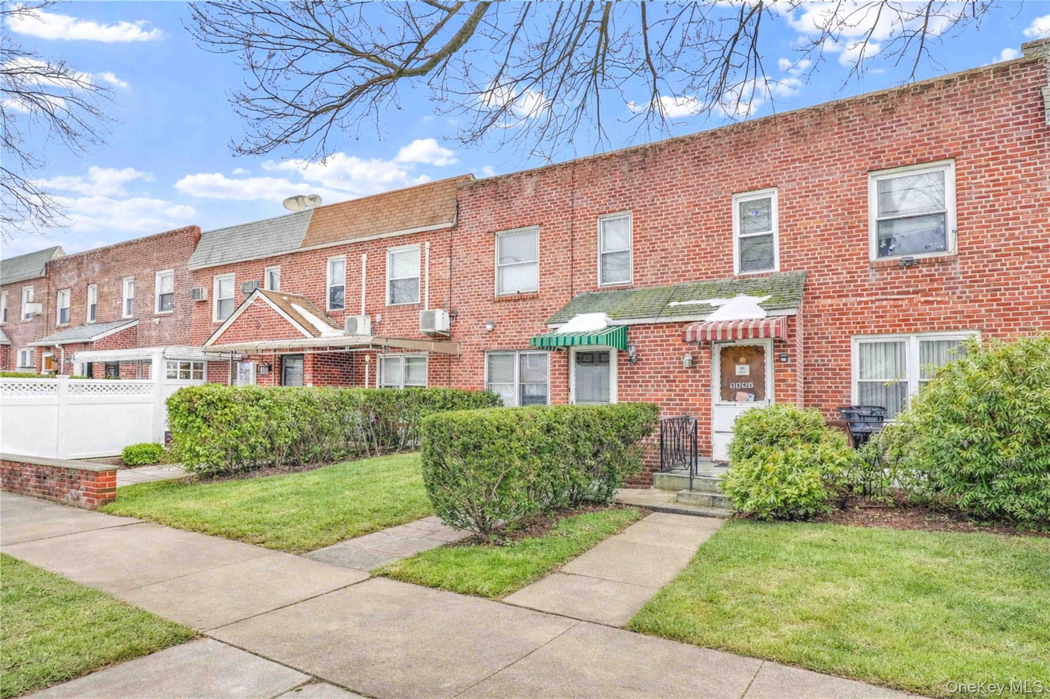 #1 photo, 5649 206th Street, كوينز Oakland Gardens , NY 11364