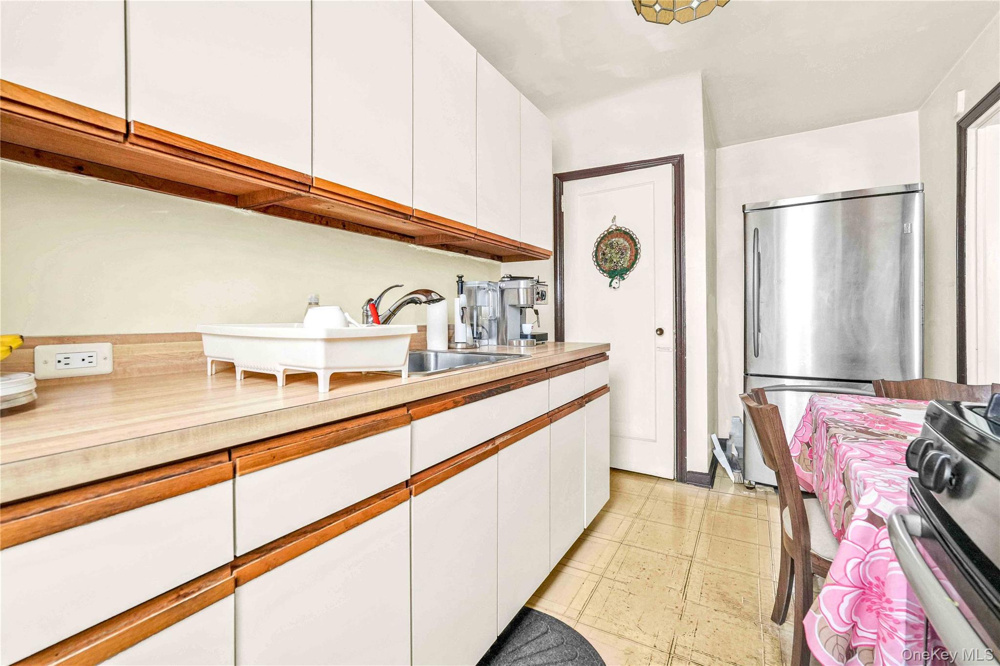 #12 photo, 5649 206th Street, كوينز Oakland Gardens , NY 11364