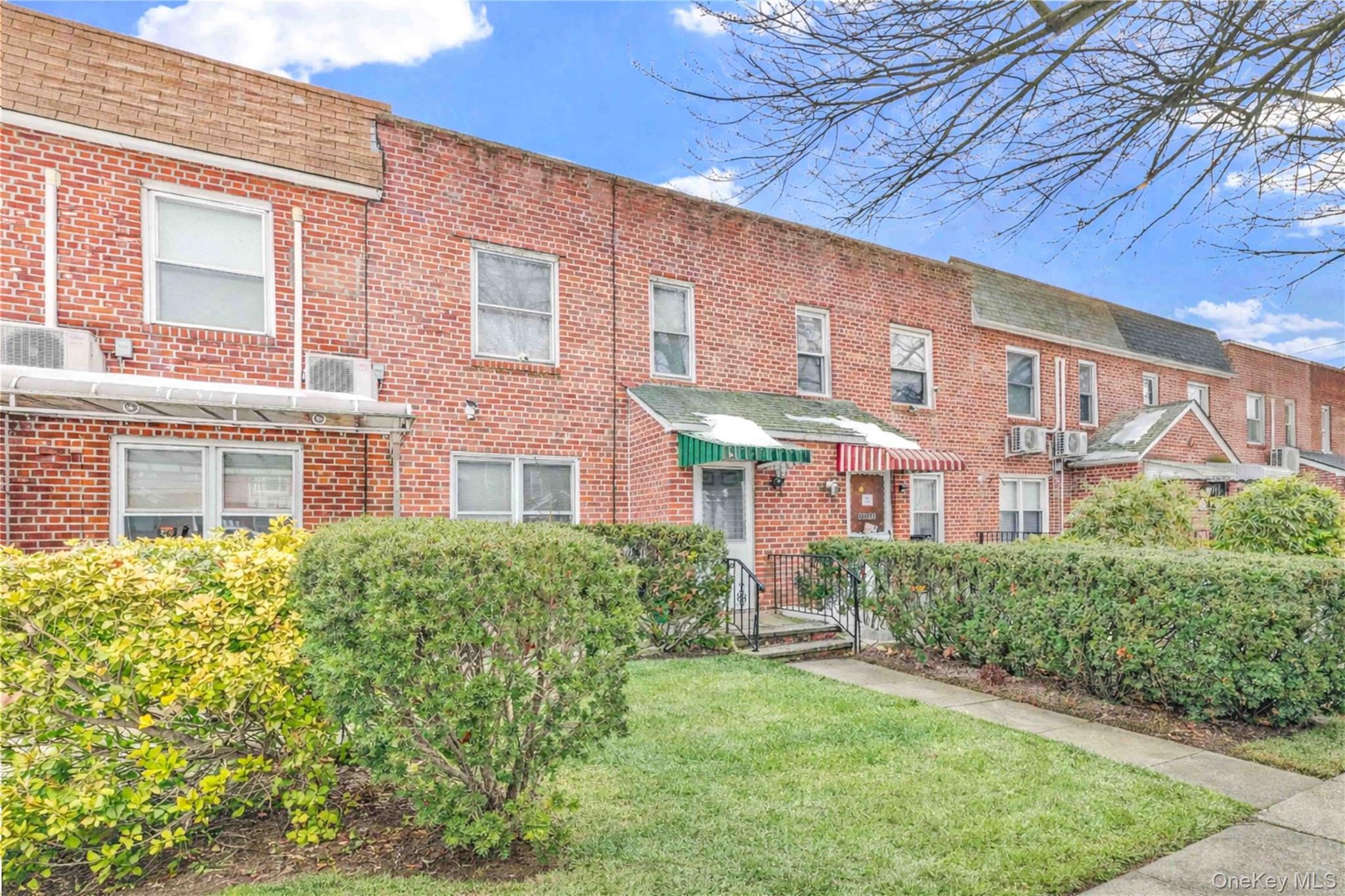 #2 photo, 5649 206th Street, كوينز Oakland Gardens , NY 11364