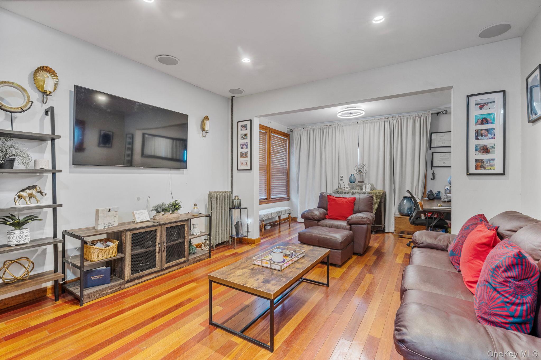 #3 photo, 10124 134th Street, Richmond Hill S. , NY 11419