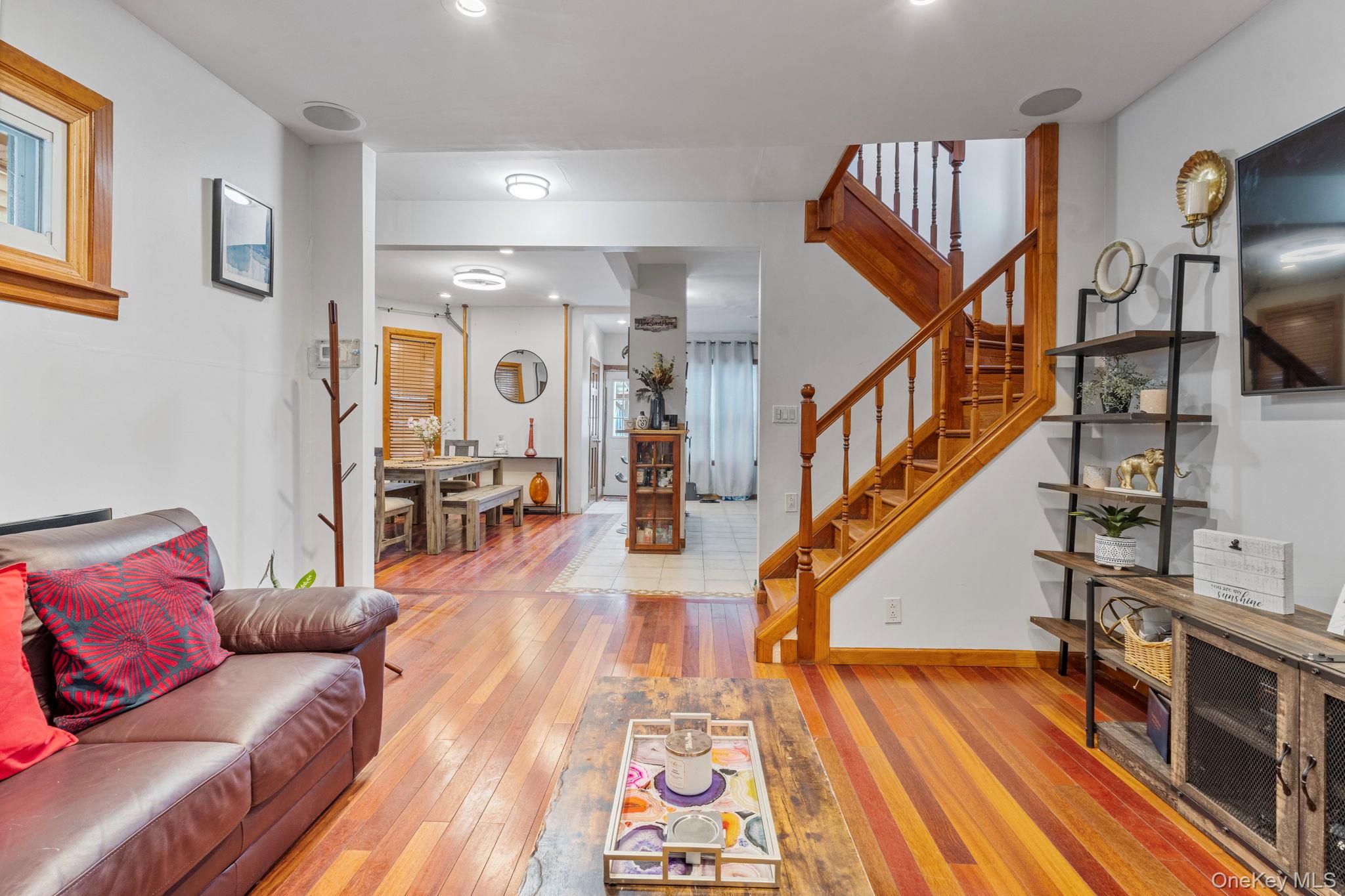 #4 photo, 10124 134th Street, Richmond Hill S. , NY 11419