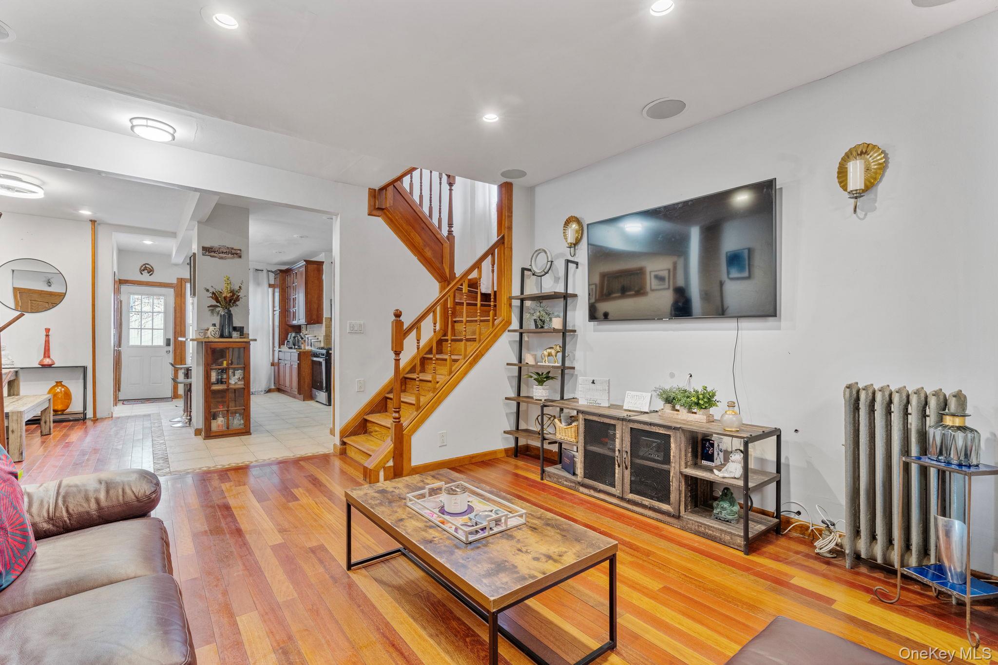 #5 photo, 10124 134th Street, Richmond Hill S. , NY 11419