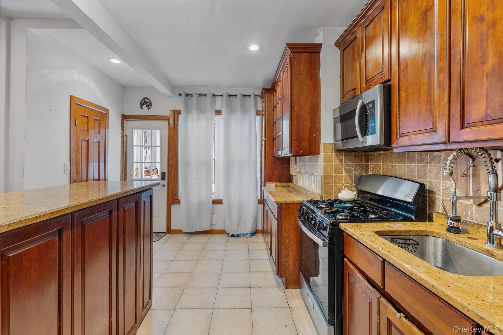 #8 photo, 10124 134th Street, Richmond Hill S. , NY 11419