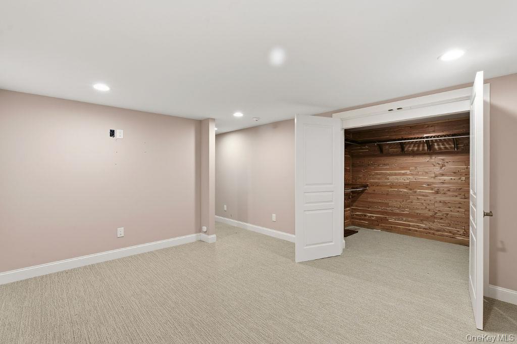 #12 photo, 19 Howell Lane, सफ़ोक काउंटी Speonk , NY 11901