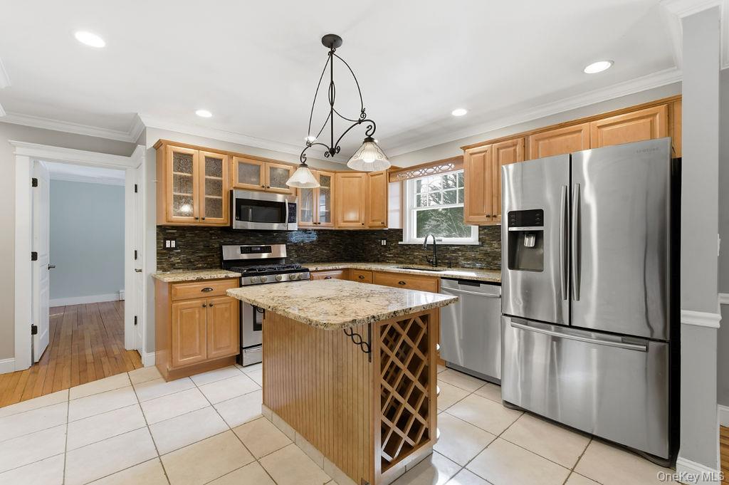 #4 photo, 19 Howell Lane, सफ़ोक काउंटी Speonk , NY 11901