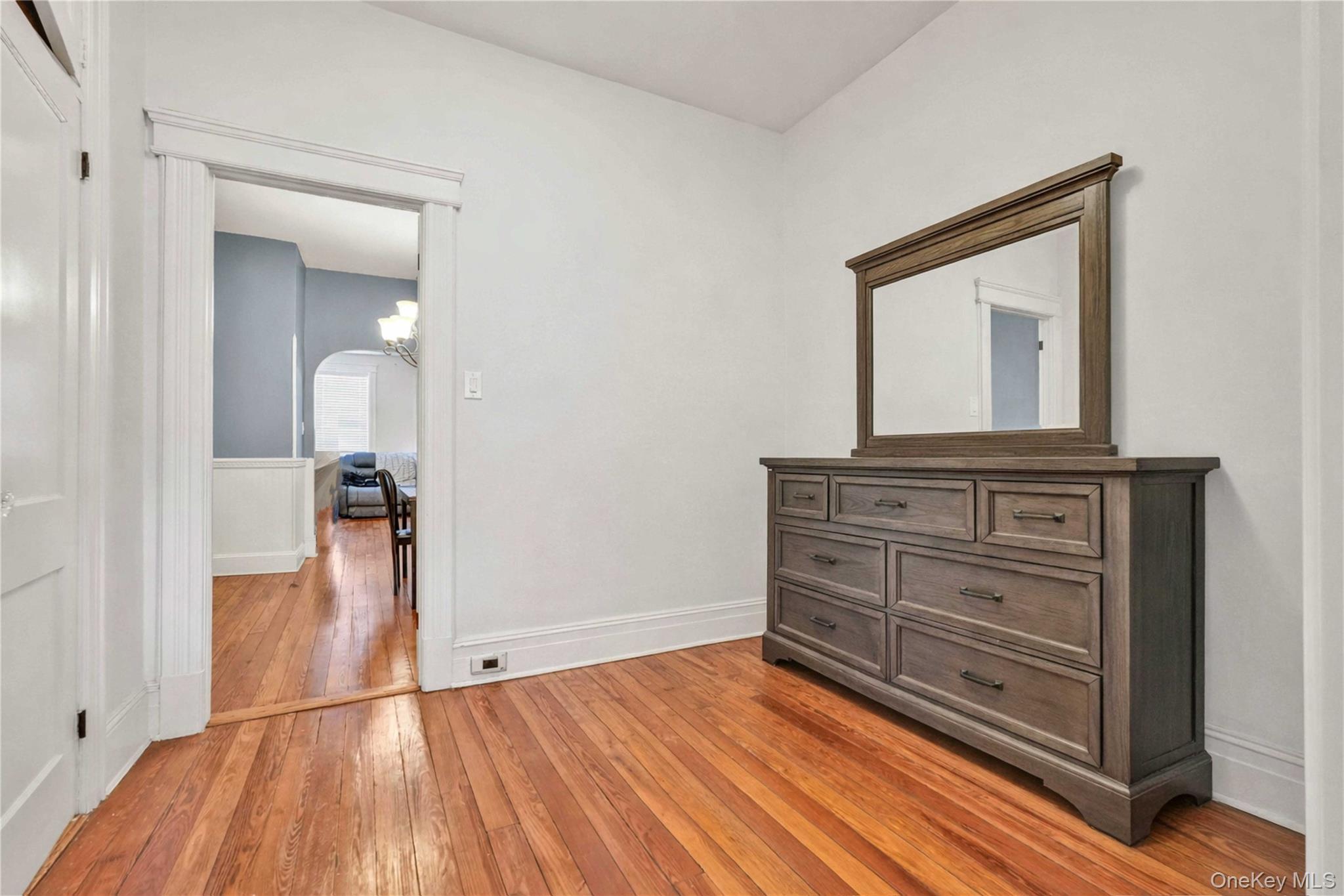 #13 photo, 5917 Putnam Avenue, كوينز Ridgewood , NY 11385