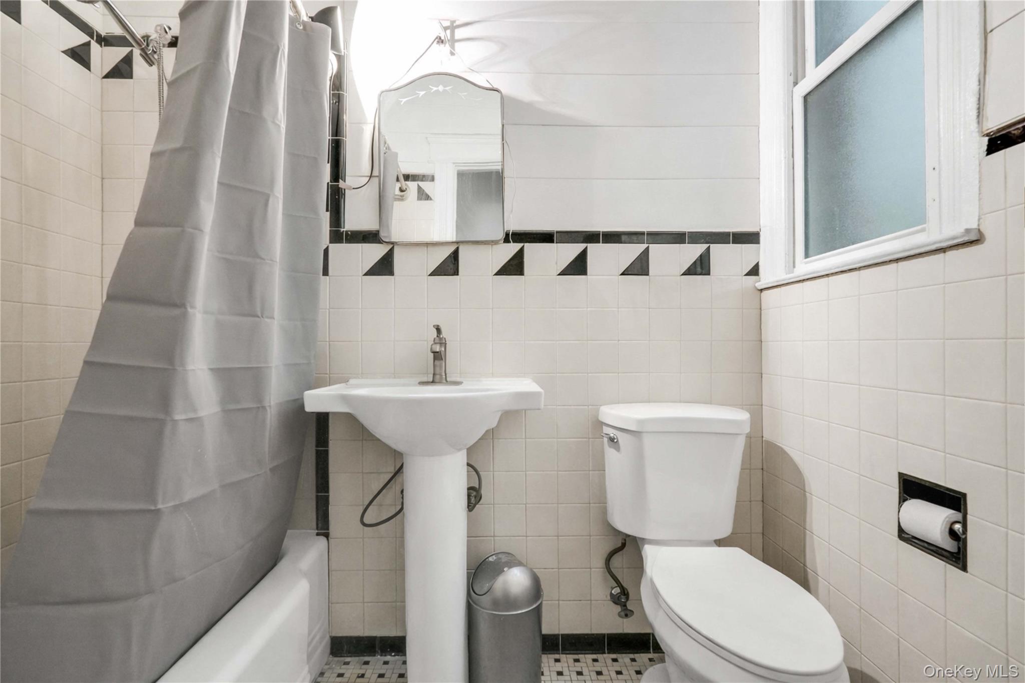 #6 photo, 5917 Putnam Avenue, كوينز Ridgewood , NY 11385