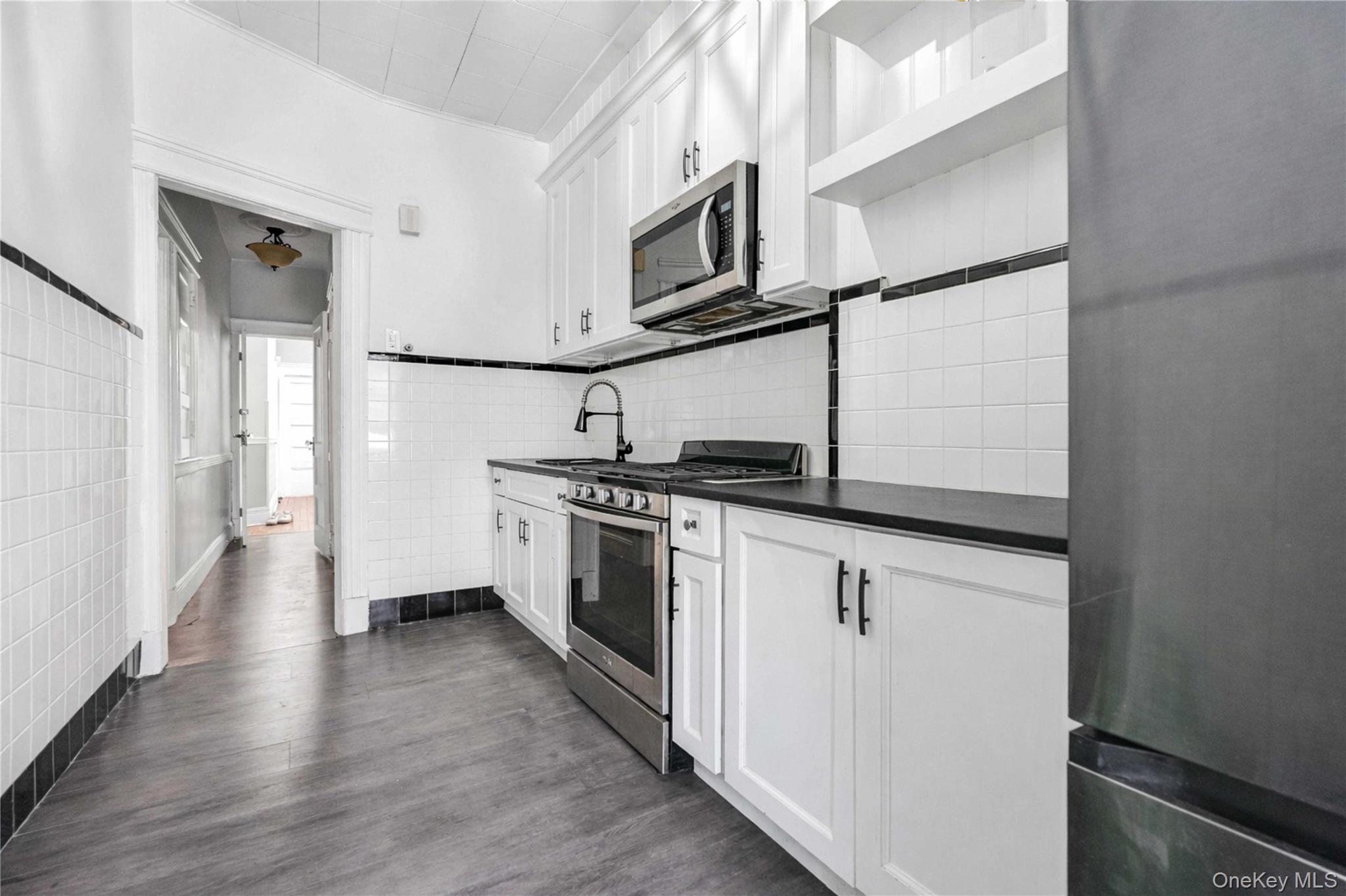 #8 photo, 5917 Putnam Avenue, كوينز Ridgewood , NY 11385