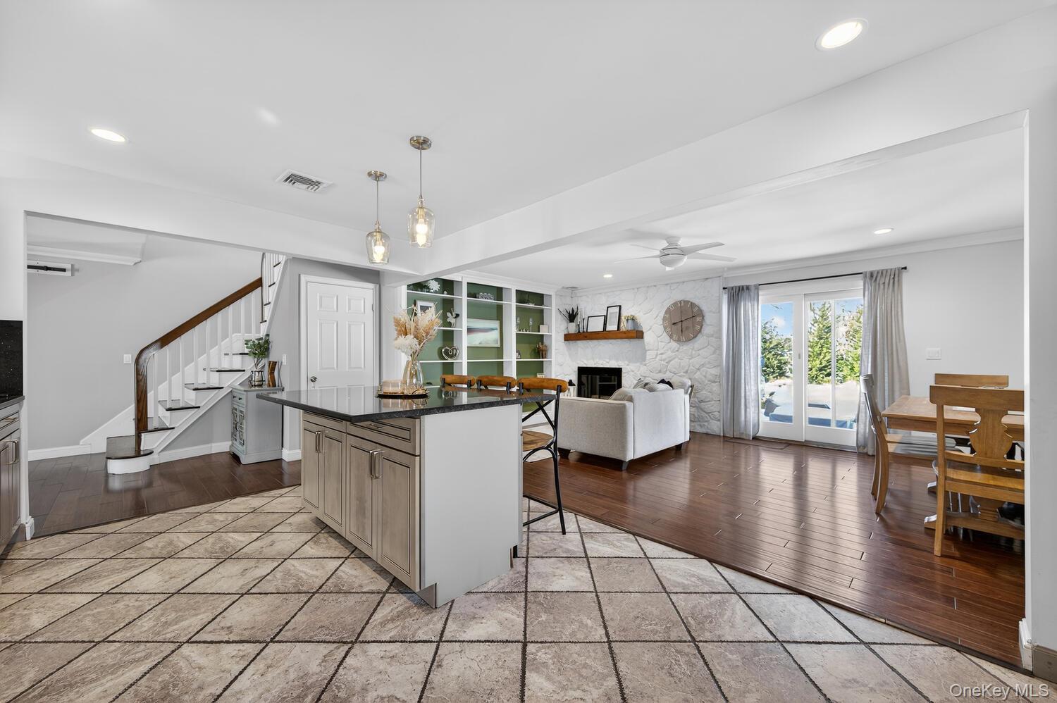 #4 photo, 18 Melrose Lane, सफ़ोक काउंटी Commack , NY 11725