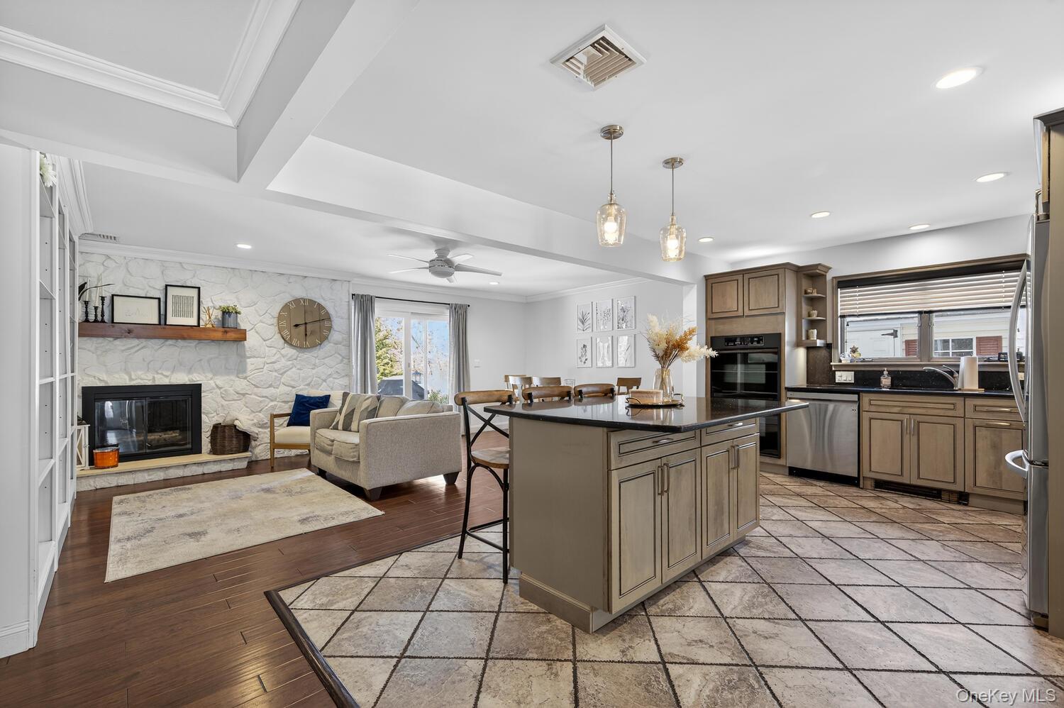 #5 photo, 18 Melrose Lane, सफ़ोक काउंटी Commack , NY 11725