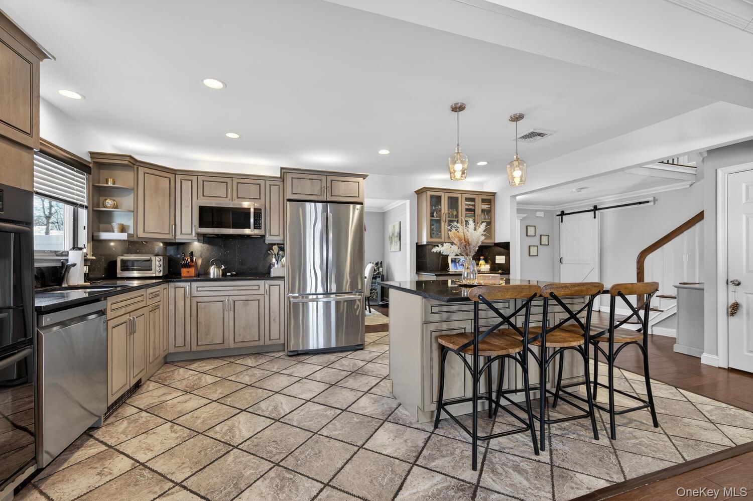 #6 photo, 18 Melrose Lane, सफ़ोक काउंटी Commack , NY 11725