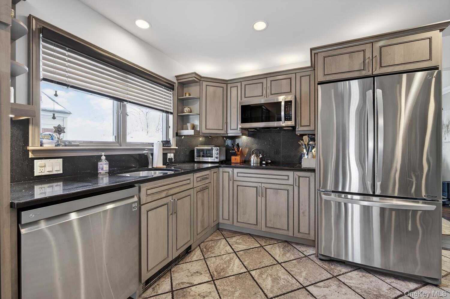 #7 photo, 18 Melrose Lane, सफ़ोक काउंटी Commack , NY 11725