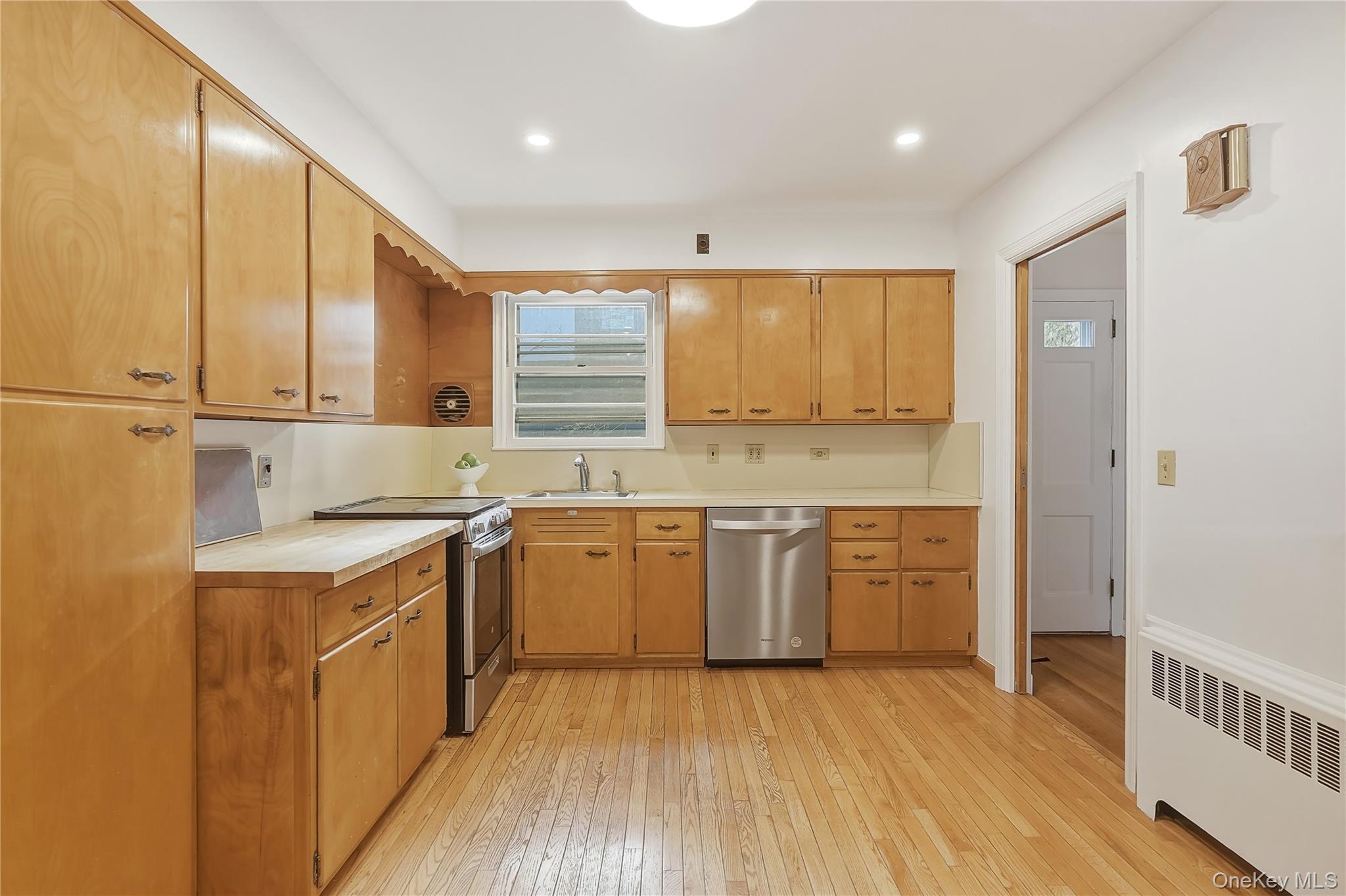 #4 photo, 32 Sherwood Drive, Larchmont , NY 10538