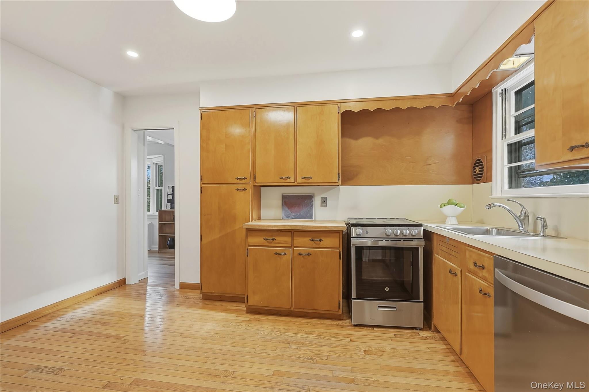 #5 photo, 32 Sherwood Drive, Larchmont , NY 10538