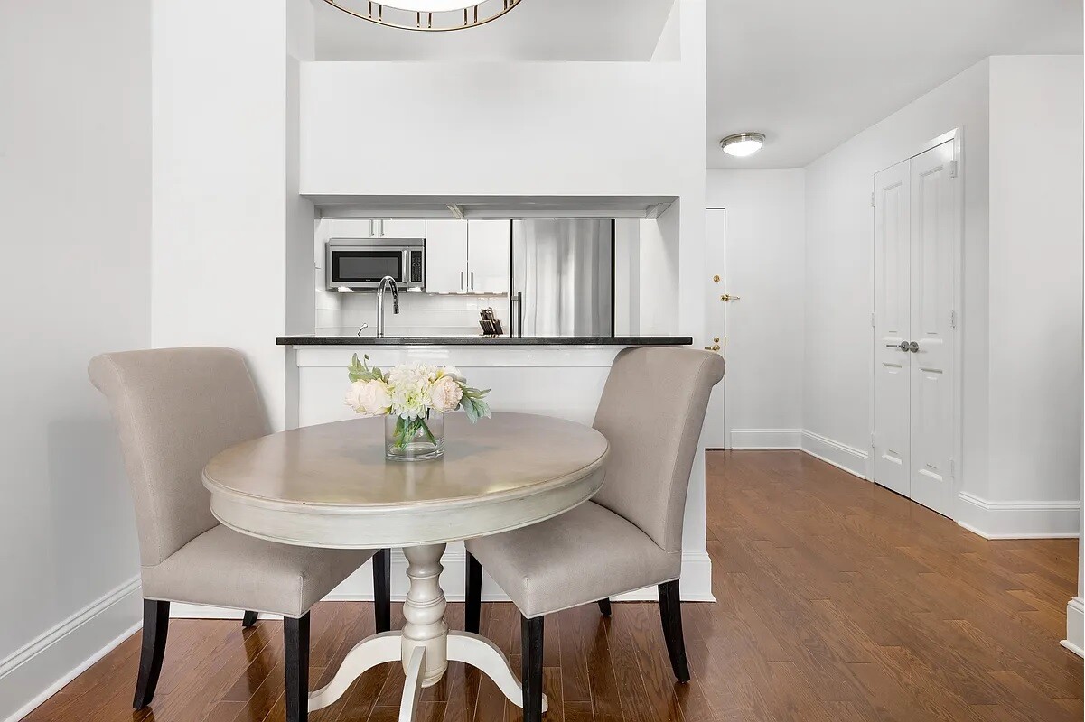 #4 photo, 300 E 64TH Street, Lenox Hill , NY 10021