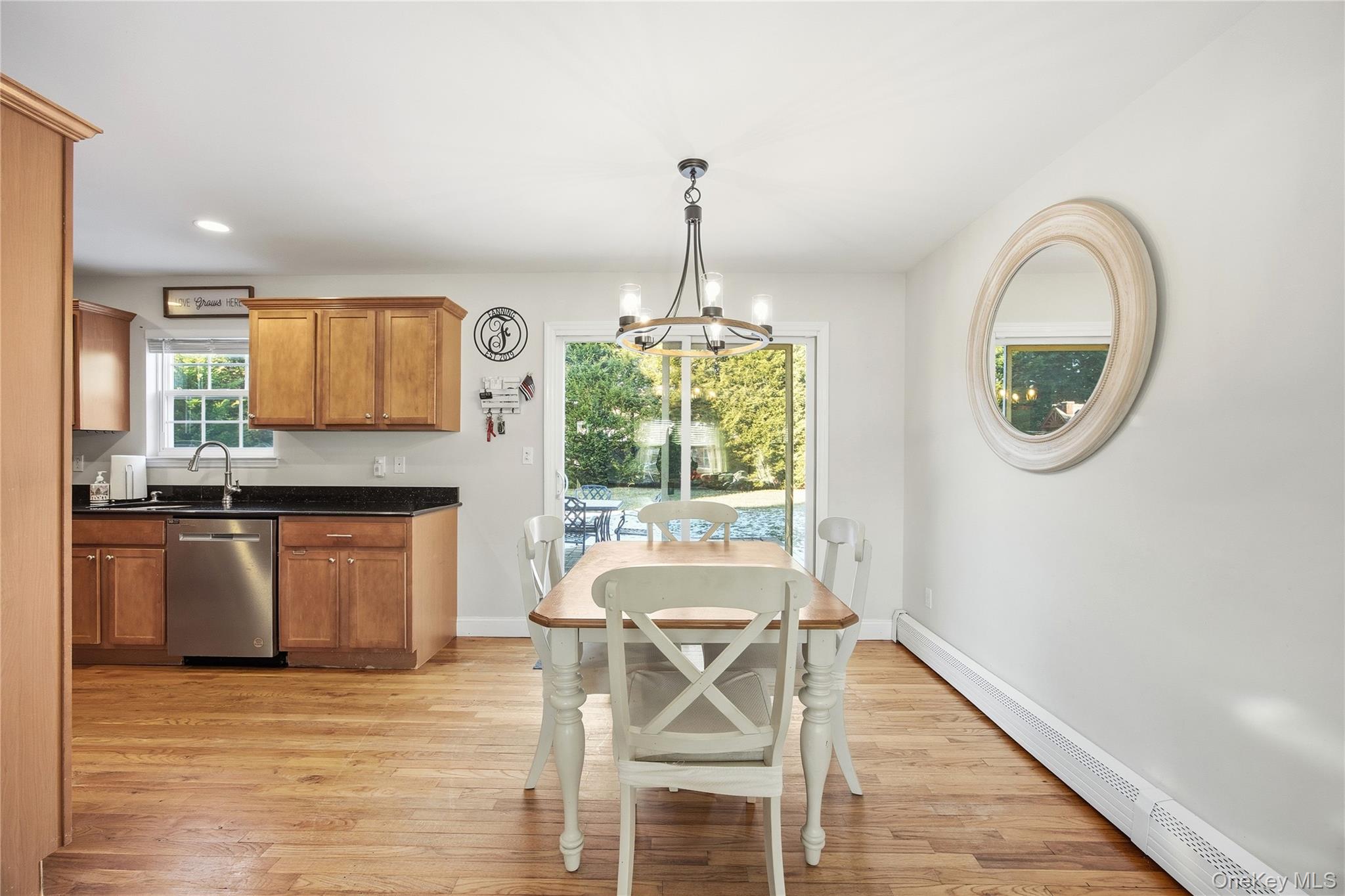 #11 photo, 147 Ruth Street, 롱 아일랜드 West Islip , NY 11795