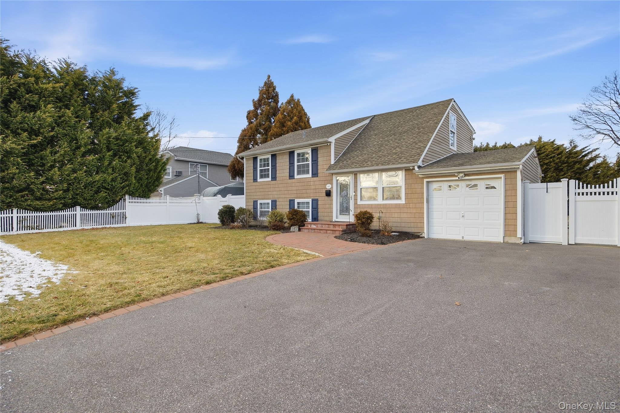 #2 photo, 147 Ruth Street, 롱 아일랜드 West Islip , NY 11795