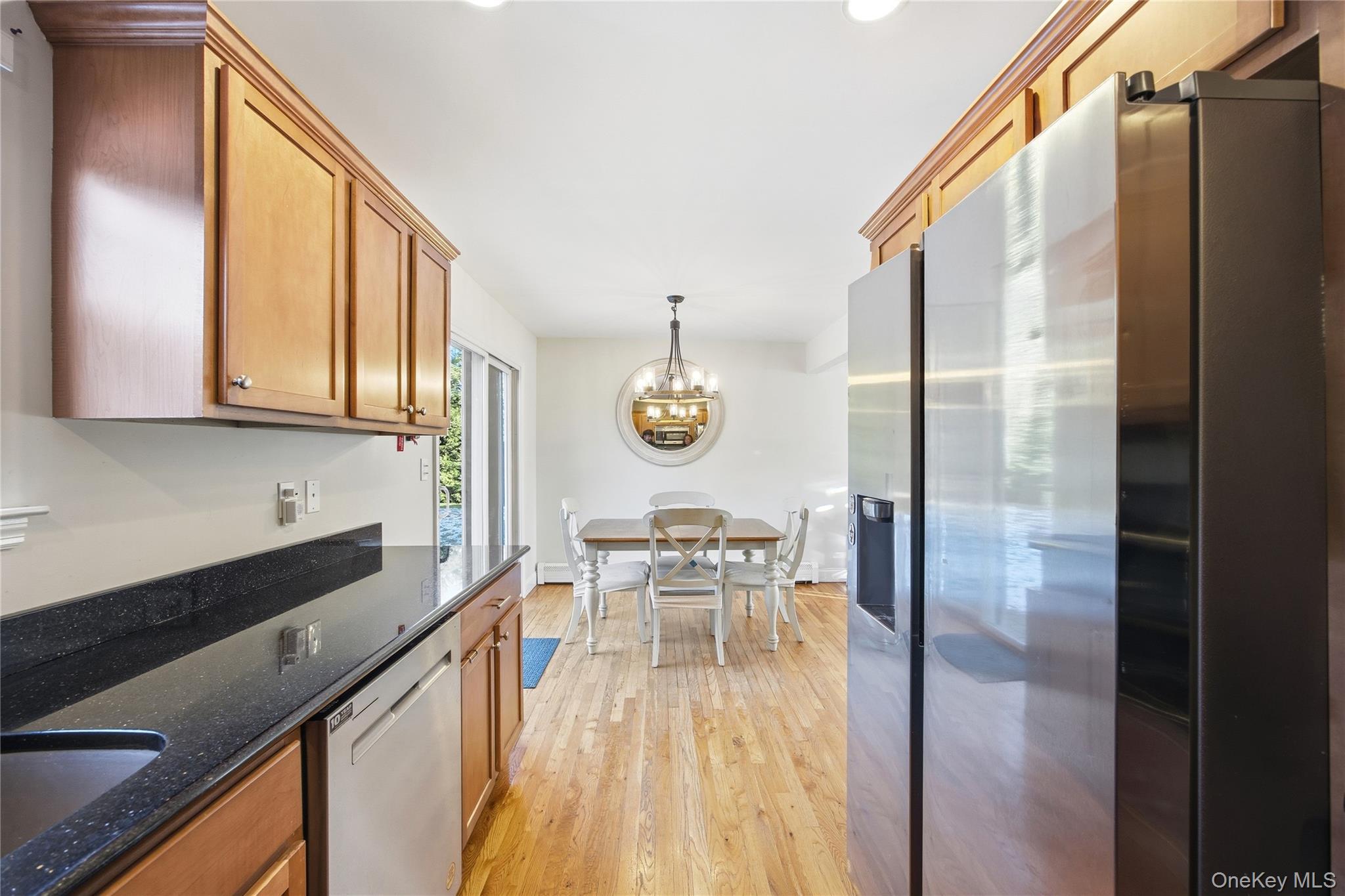 #8 photo, 147 Ruth Street, 롱 아일랜드 West Islip , NY 11795