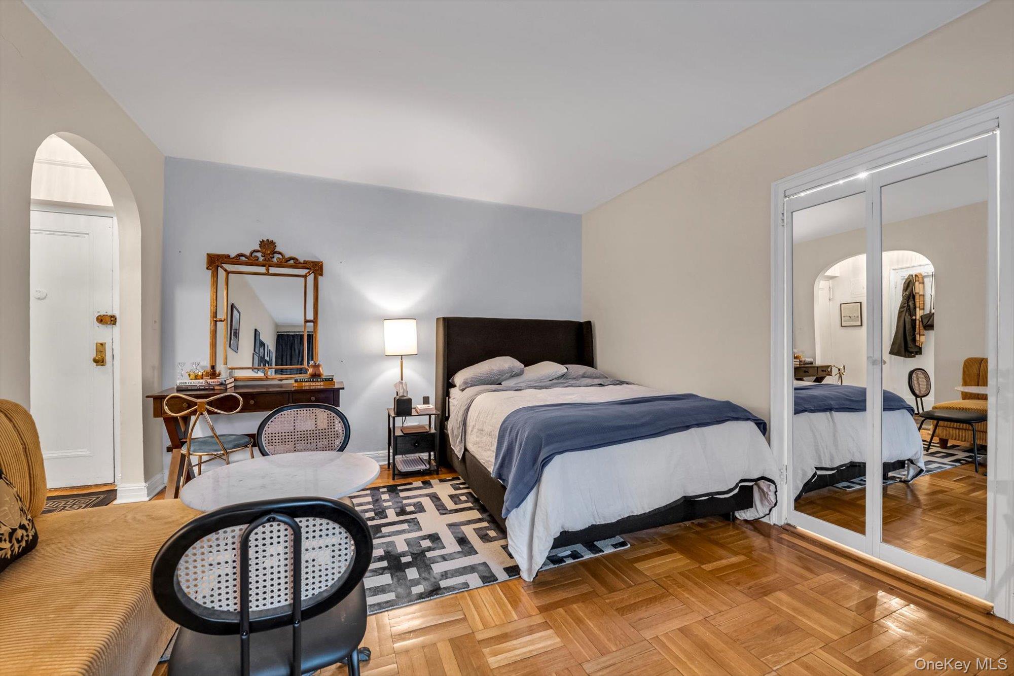 #4 photo, 8380 118th Street, Kew Gardens , NY 11415