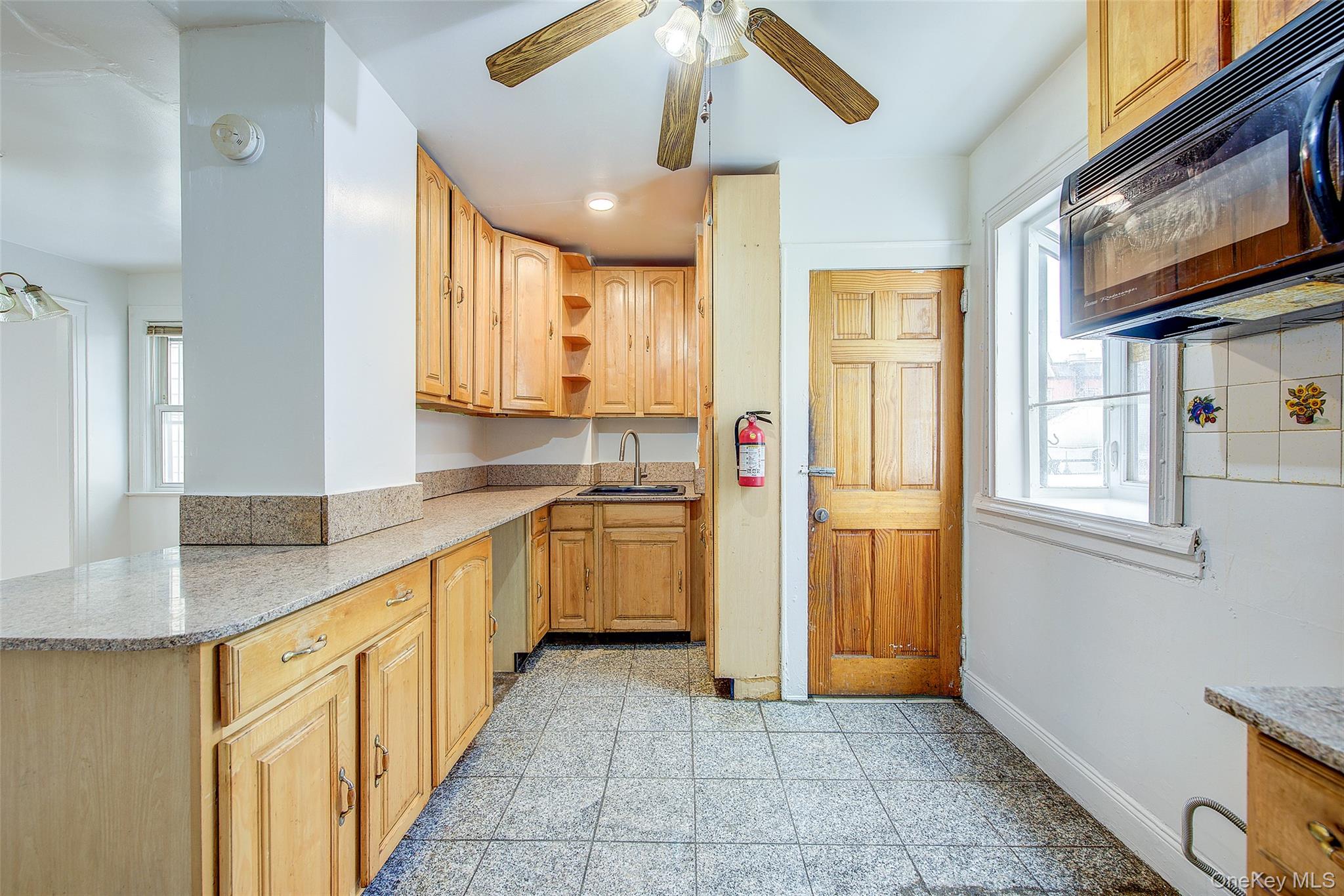 #14 photo, 9056 184th Place, कुईंस Hollis , NY 11423