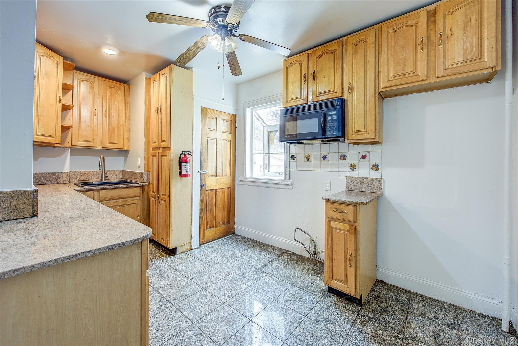 #15 photo, 9056 184th Place, कुईंस Hollis , NY 11423