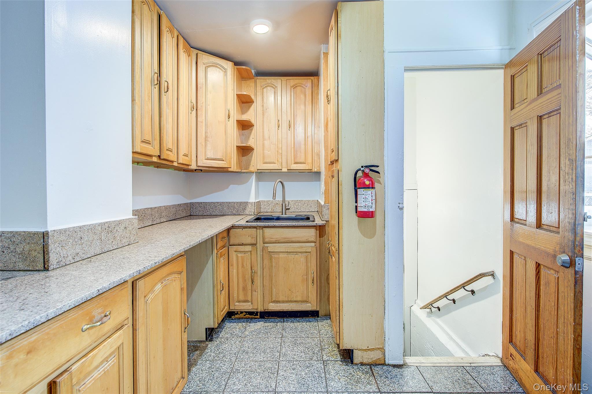 #16 photo, 9056 184th Place, कुईंस Hollis , NY 11423