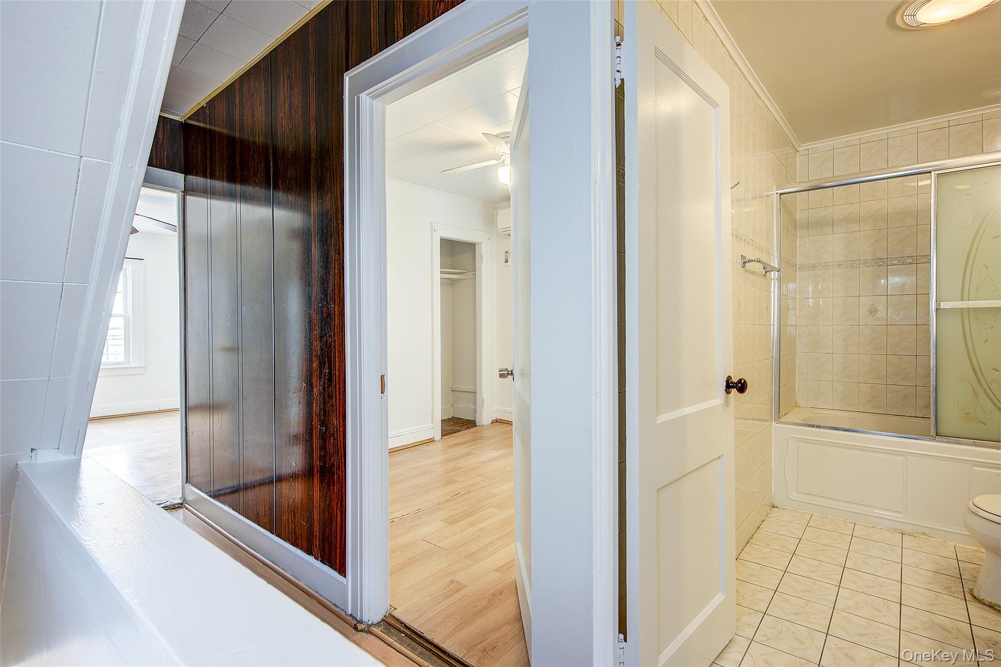 #20 photo, 9056 184th Place, कुईंस Hollis , NY 11423