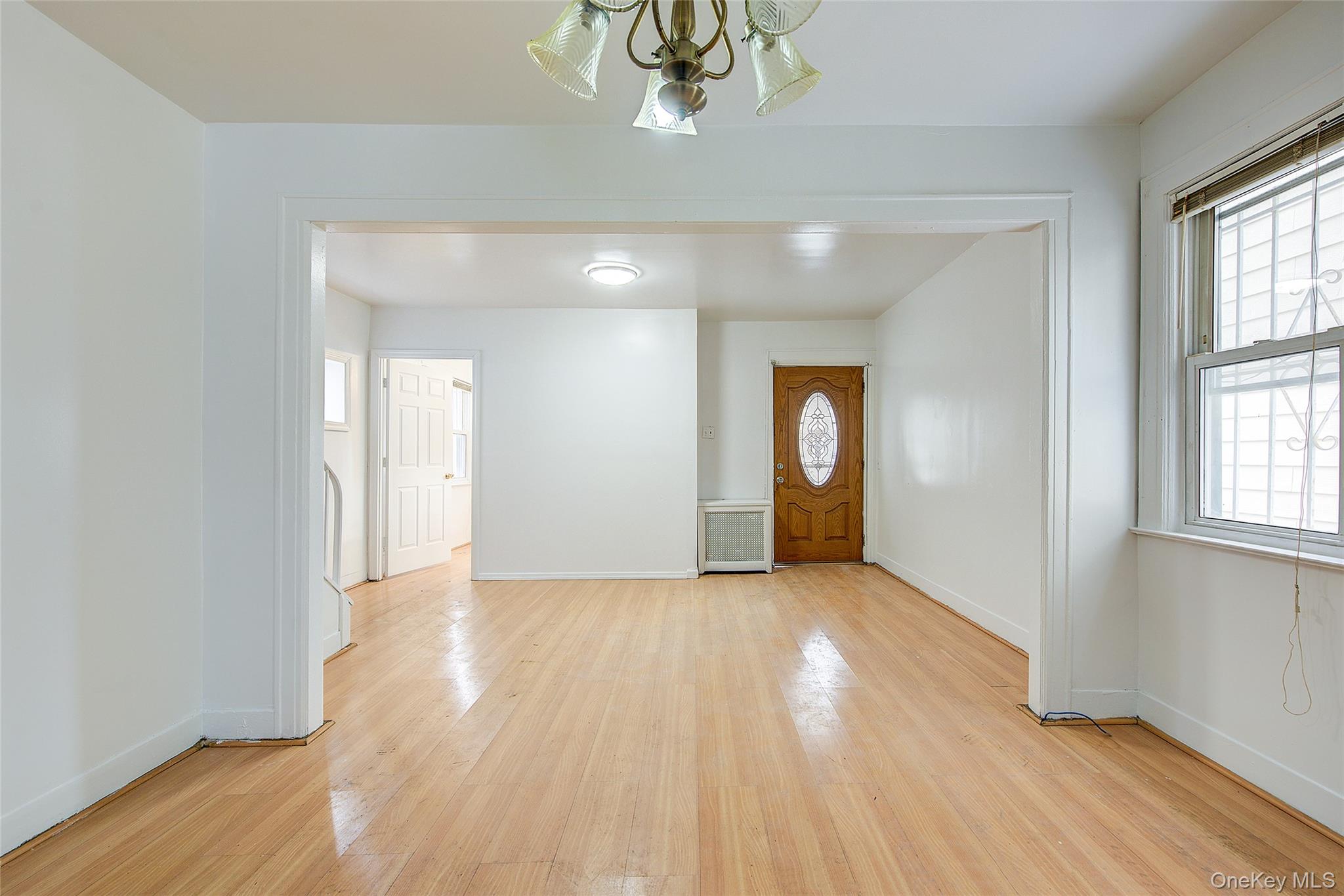 #4 photo, 9056 184th Place, कुईंस Hollis , NY 11423