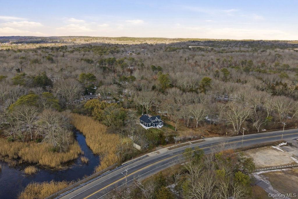 #16 photo, 452 Montauk Highway, سوفولك East Quogue , NY 11942