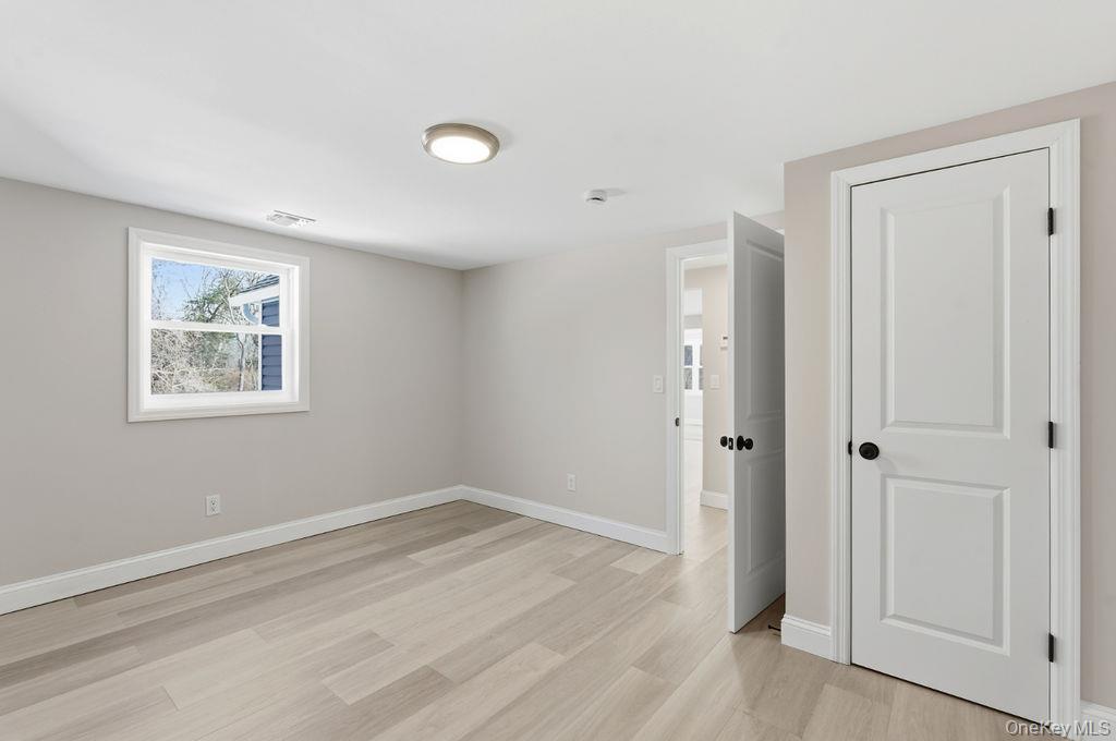 #9 photo, 452 Montauk Highway, سوفولك East Quogue , NY 11942