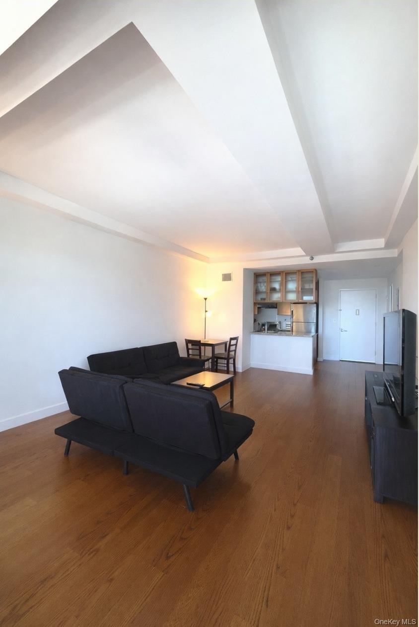 #5 photo, 40-22 College Point Boulevard, Flushing , NY 11354