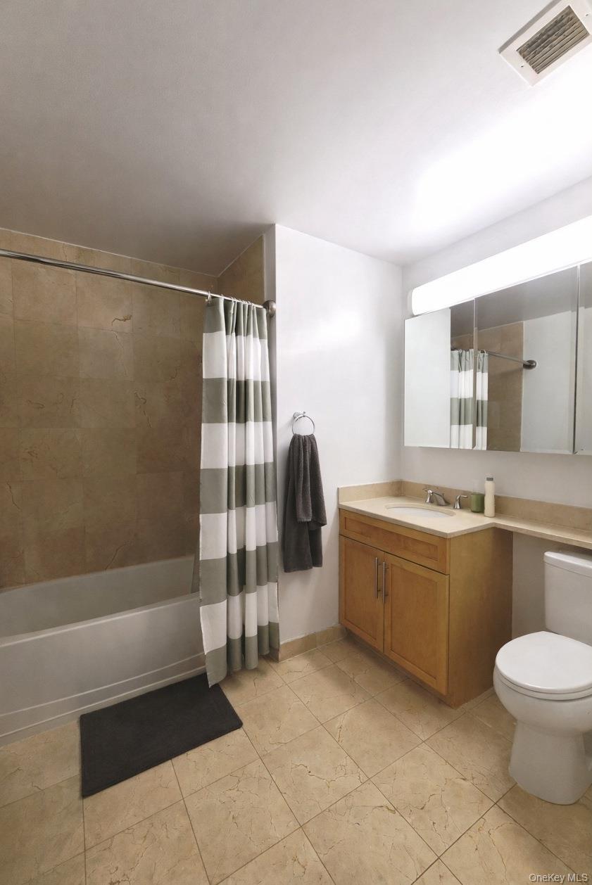 #7 photo, 40-22 College Point Boulevard, Flushing , NY 11354