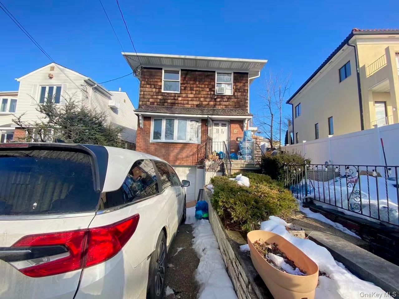 #1 photo, 1305 133rd Place, कॉलेज पॉइंट College Point , NY 11356