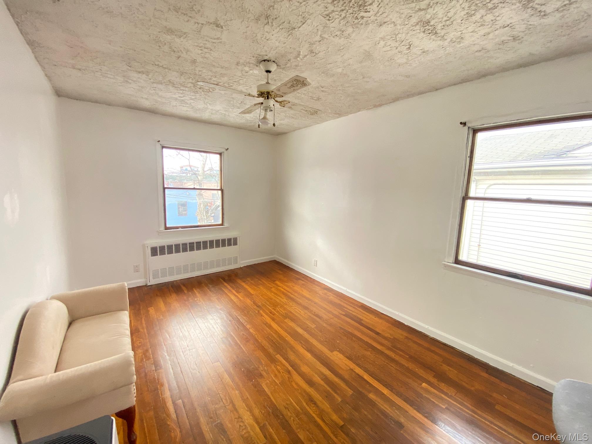 #11 photo, 1305 133rd Place, कॉलेज पॉइंट College Point , NY 11356