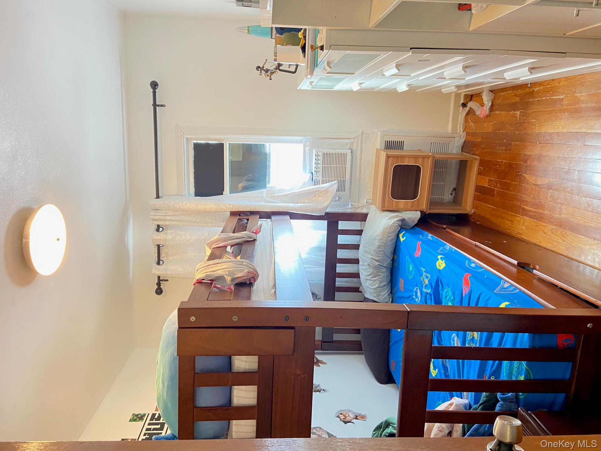 #13 photo, 1305 133rd Place, कॉलेज पॉइंट College Point , NY 11356