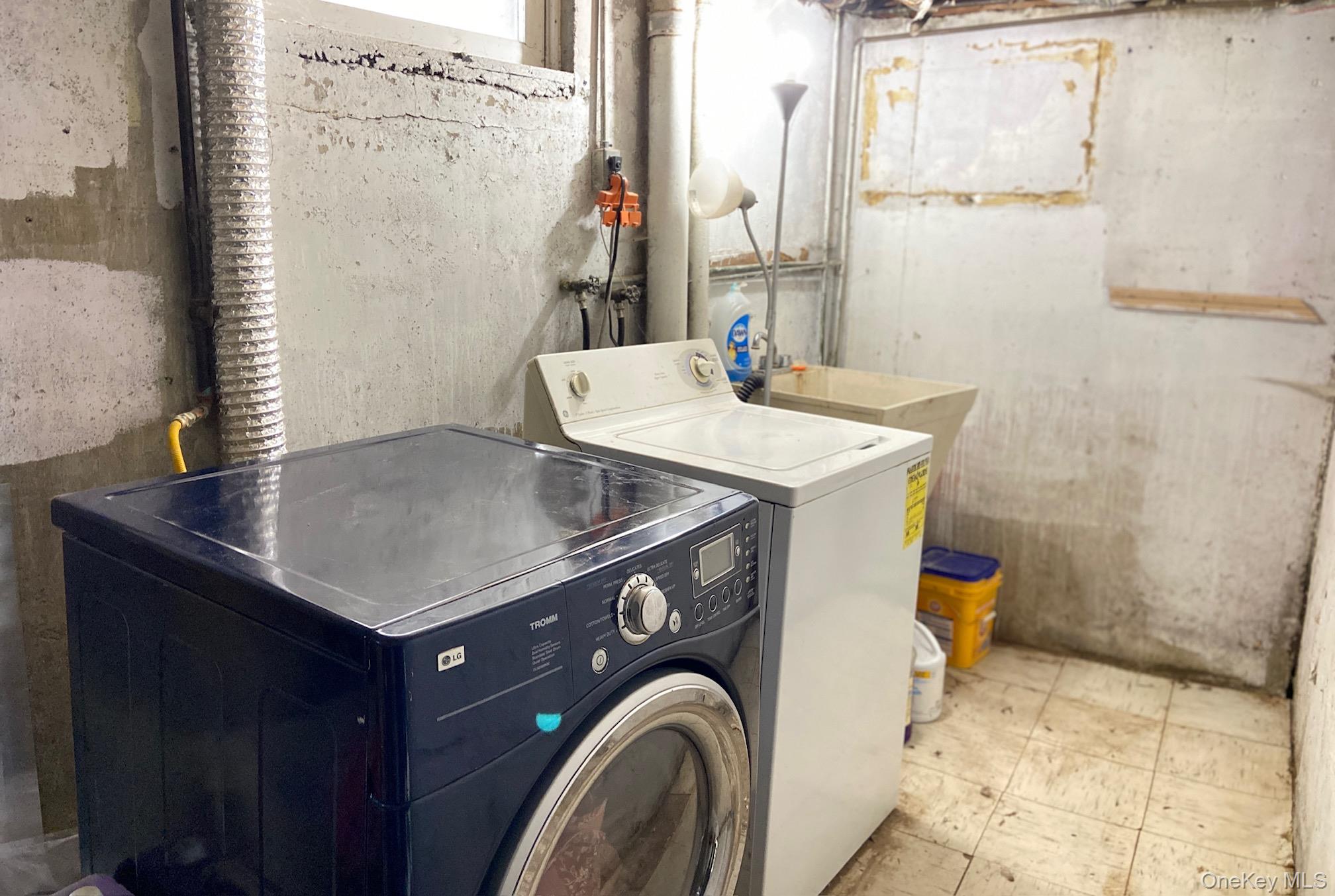 #15 photo, 1305 133rd Place, कॉलेज पॉइंट College Point , NY 11356