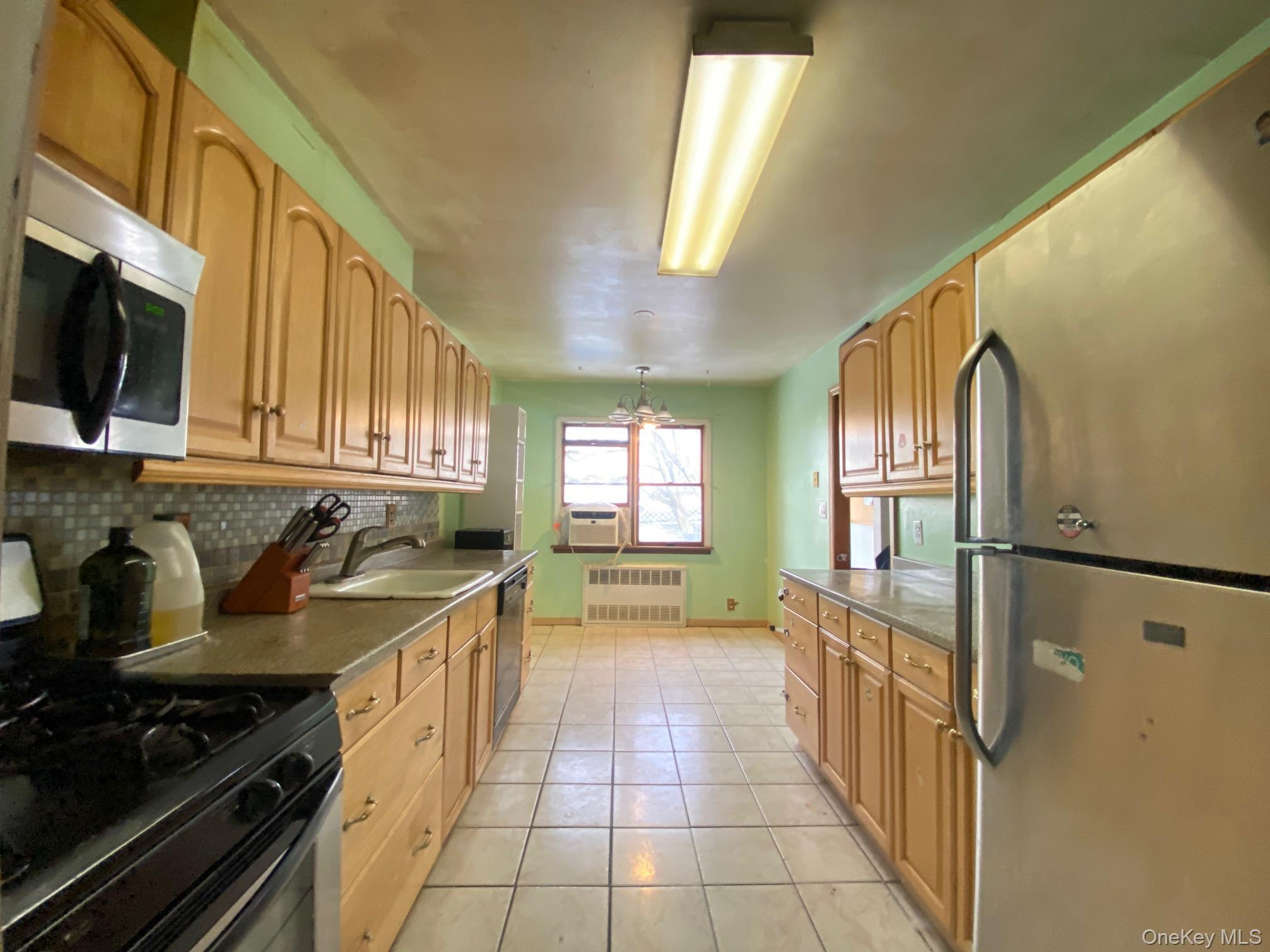 #7 photo, 1305 133rd Place, कॉलेज पॉइंट College Point , NY 11356