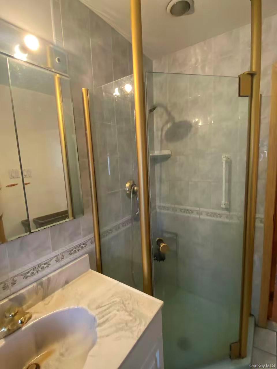 #9 photo, 1305 133rd Place, कॉलेज पॉइंट College Point , NY 11356