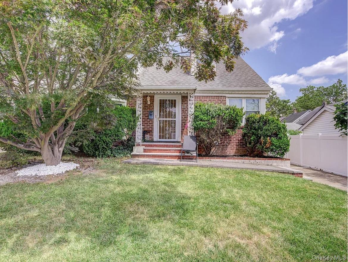 #1 photo, 4843 201st Street, Oakland Gardens , NY 11364