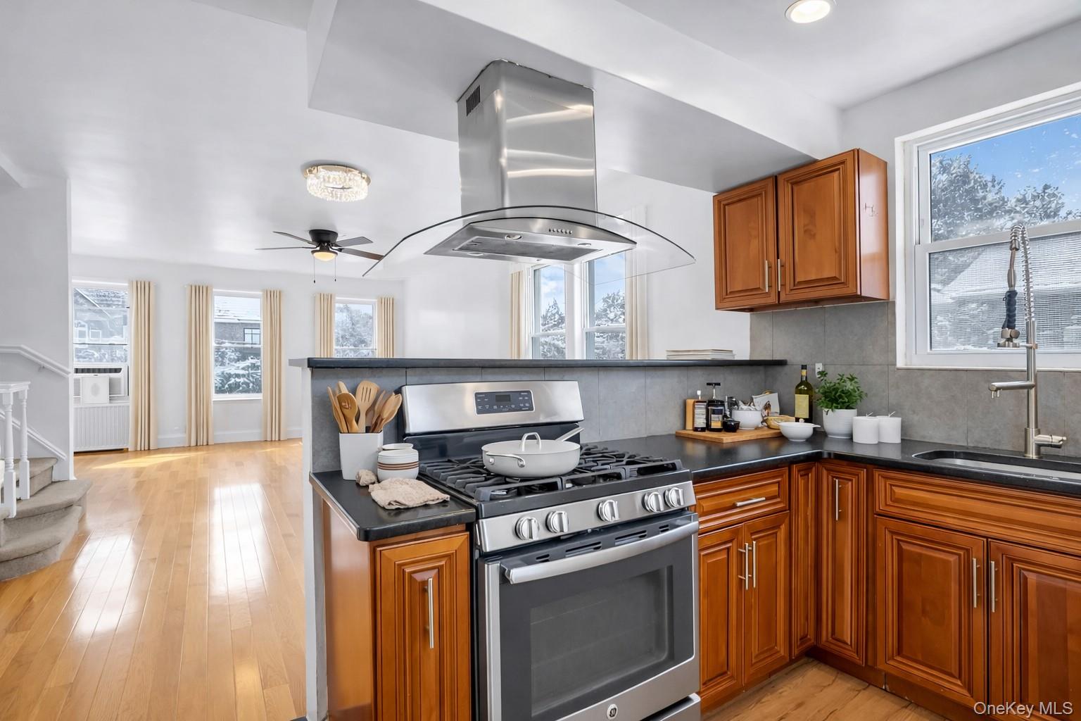 #5 photo, 97-01 69th Avenue, Forest Hills , NY 11375