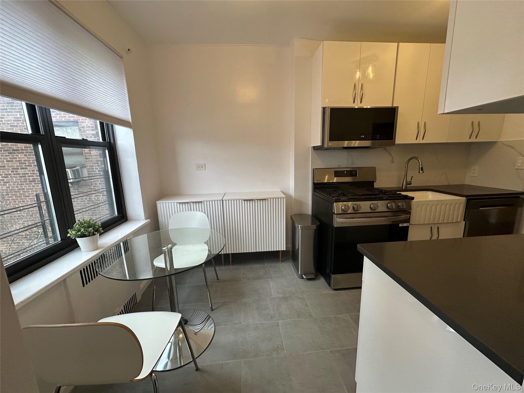 #4 photo, 98-76 Queens Boulevard, Rego Park , NY 11374